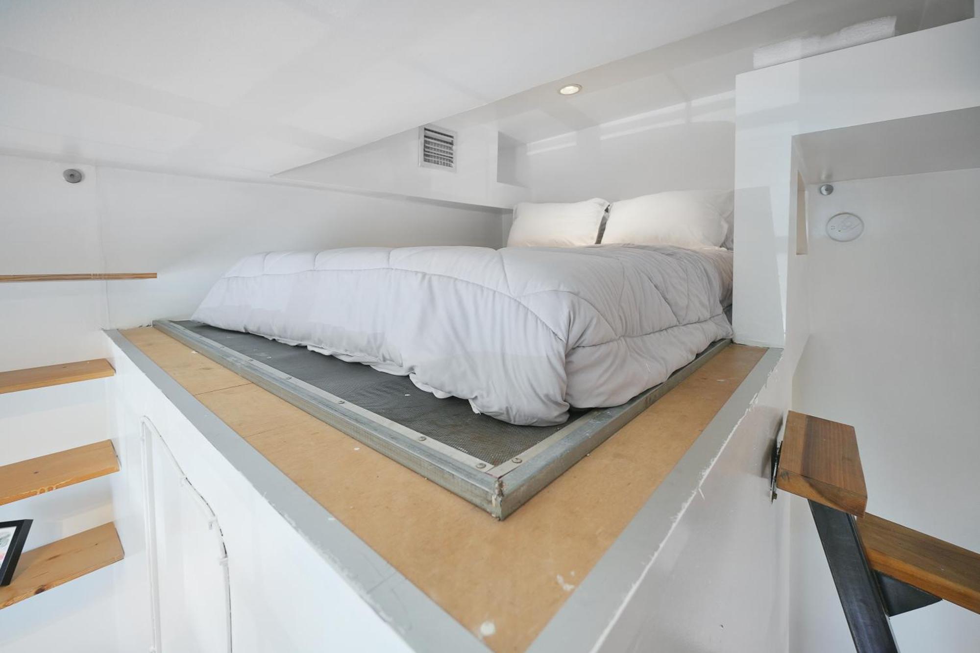 Big Beautiful South Loft - 2mins From Ocean - Sleeps 8 Apartment Miami Beach