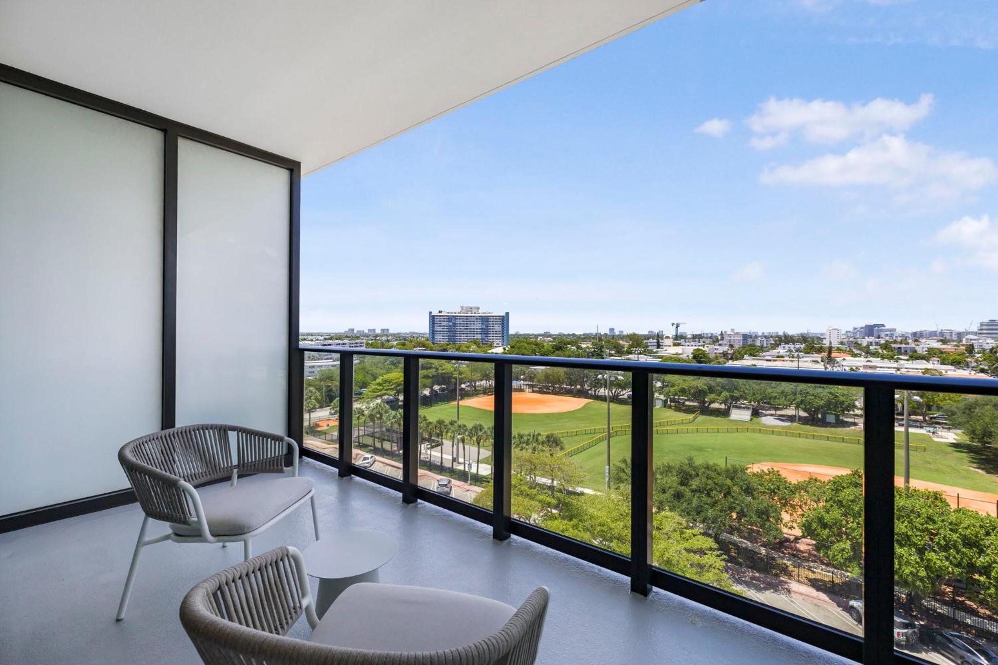 Luxury Miami W Pool Access Apartment *
