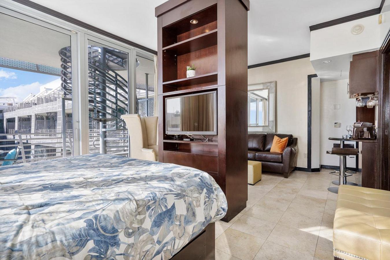 Penthouse With Private Rooftop Apartment
