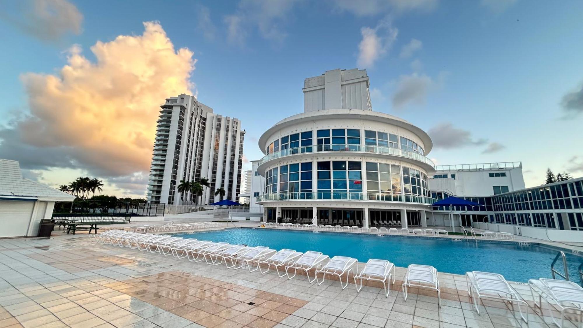 Shine Balcony 6 Miami Beach