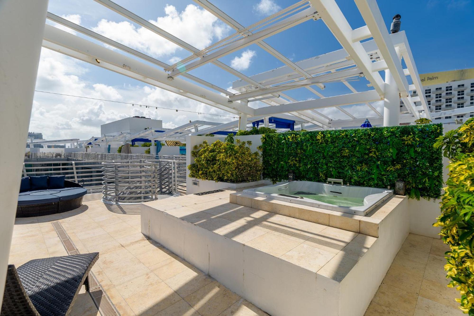 Penthouse With Private Rooftop Apartment