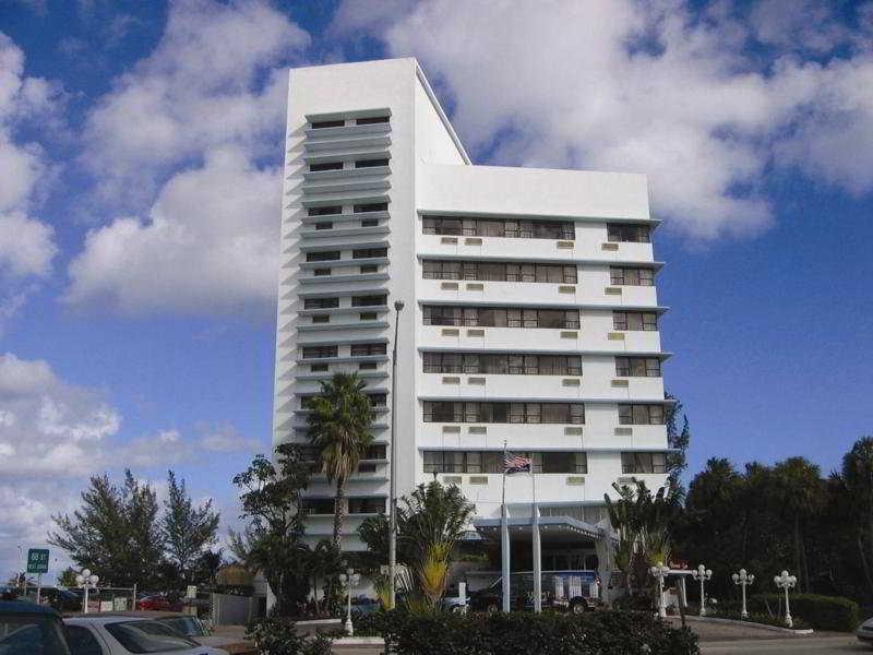 Hotel Howard Johnson Plaza Miami North 3*