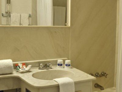 Howard Johnson Plaza Miami North Hotel 3*