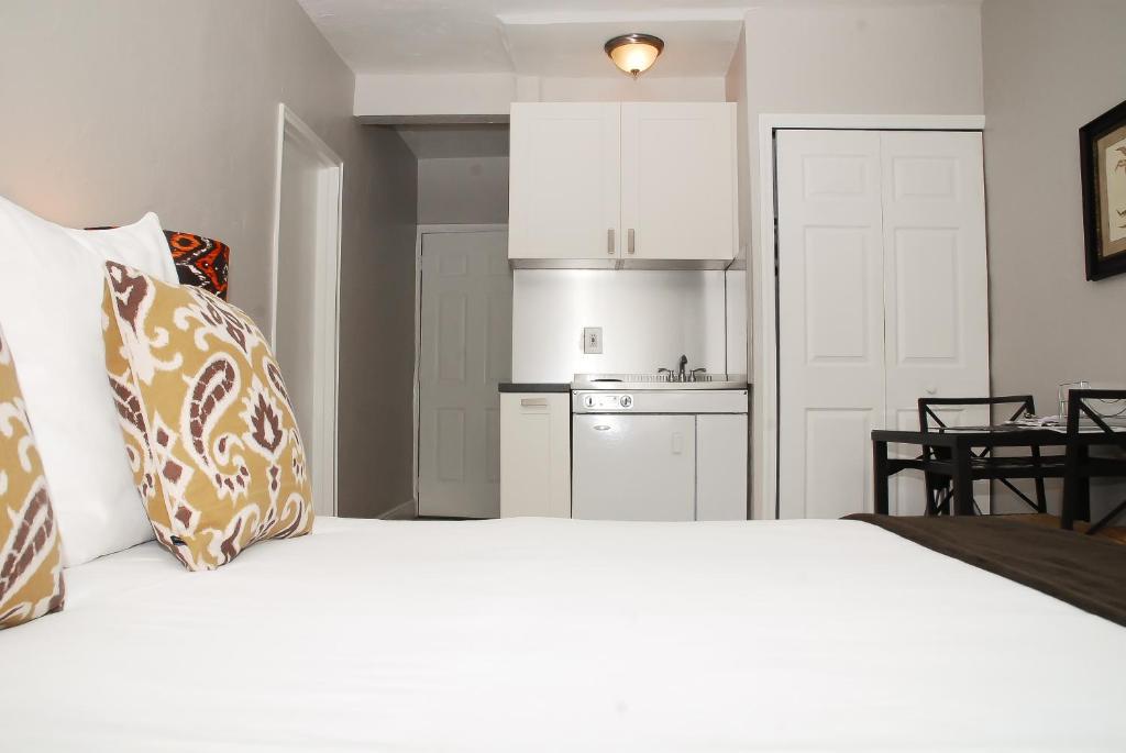 Hotel18 3*