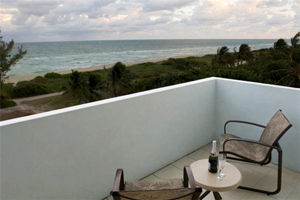 Howard Johnson Plaza Miami North 3*