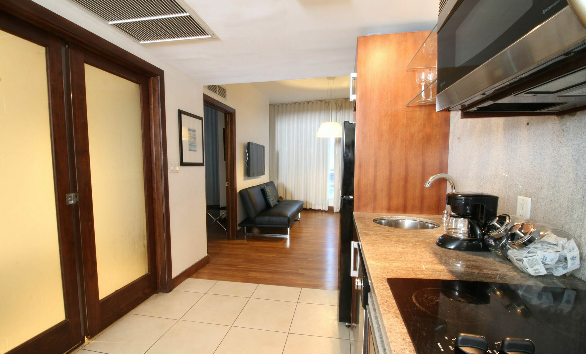 Strand Ocean Drive Suites Aparthotel