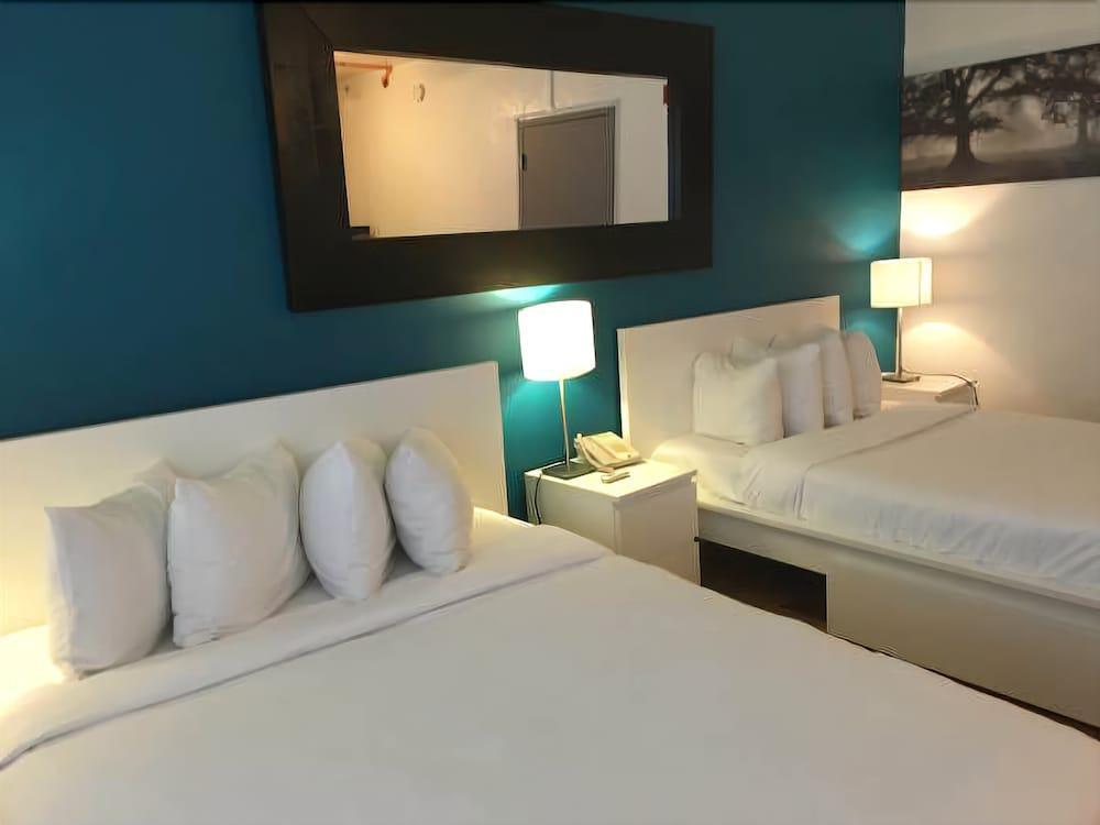 Miami Beach International Hostel 3*