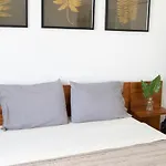 Newely Remodeled Apartment Only 1 Min To The Beach!