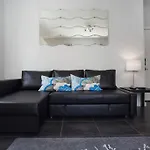 Miami Beach Getaway 100 Yards From Beach