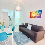 Modern 1/1, Half A Block From The Ocean