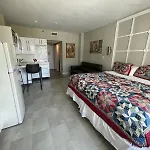 Oceanfront Miami Beach Studio 925