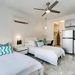 Best Location By The Beach ! Free Wifi - Tv - All Amenities