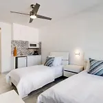 Best Location By The Beach ! Free Wifi - Tv - All Amenities