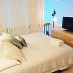 Castle M4 Beachfront Balcony Loft, Free Parking, Pool, Tennis, Beach Access