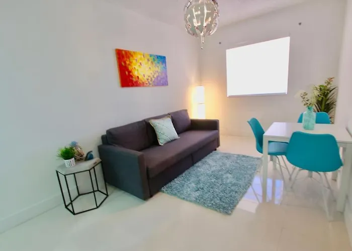 Modern 1/1, Half A Block From The Ocean