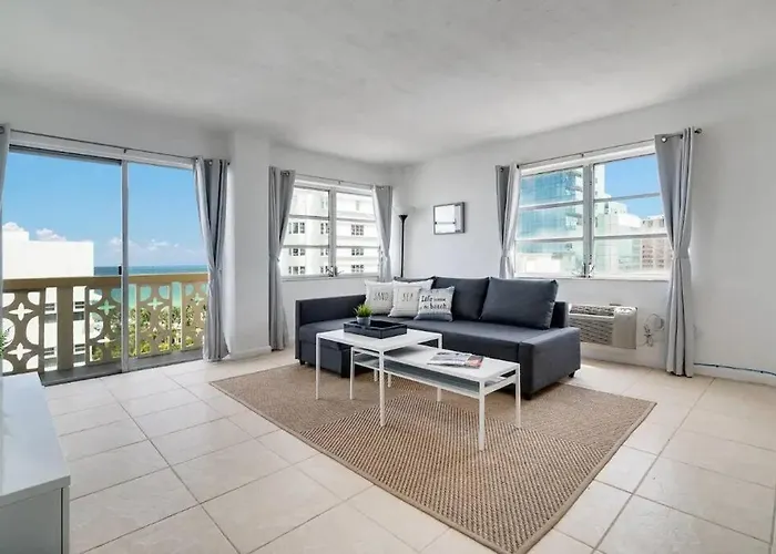 1101- Luxurious 1Br & 2 Bath With City & Ocean Views