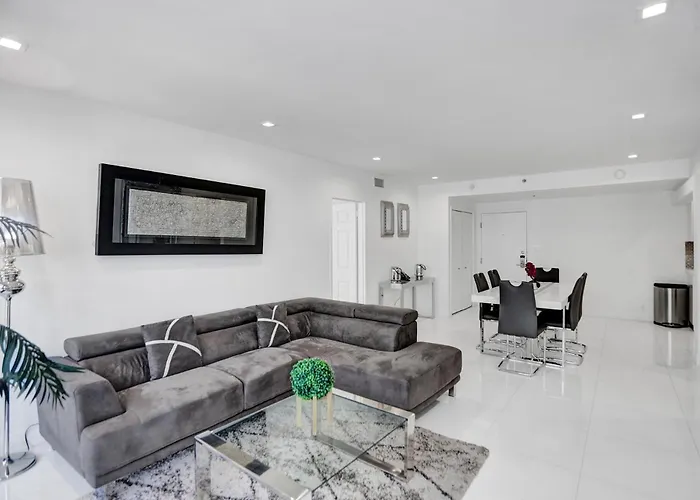 2Br 2Ba Condo With Beach Service 1616