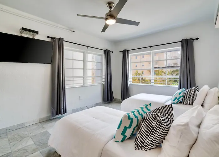 Best Location By The Beach ! Free Wifi - Tv - All Amenities