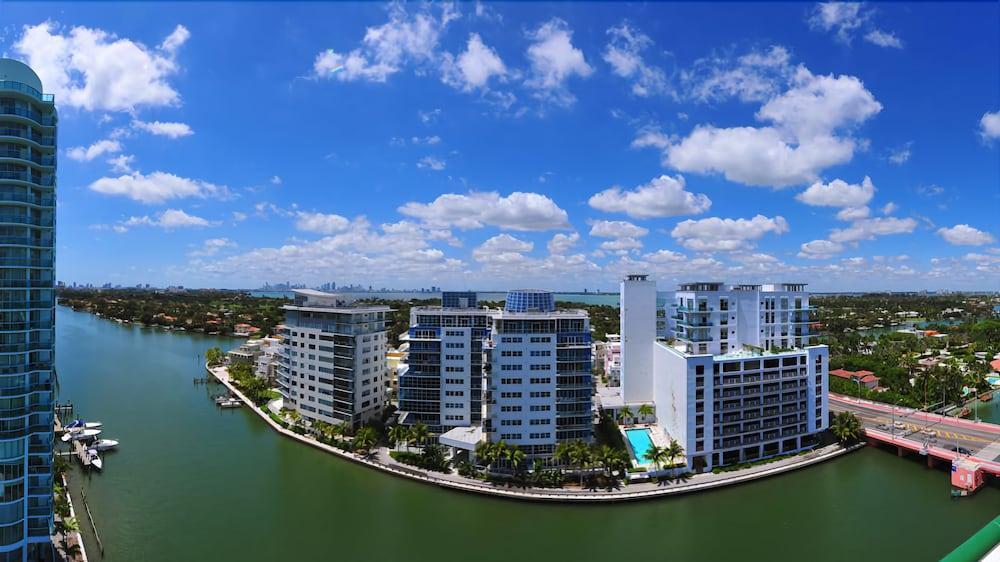 The Casablanca On The Ocean West Tower Hotel Miami Beach