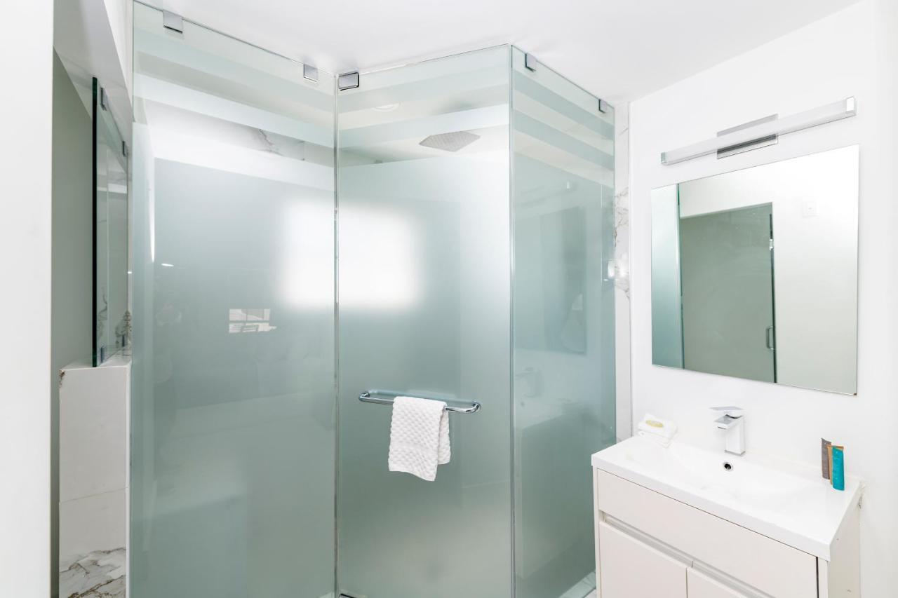 Aparthotel Cento Collins By Mercury South 2*