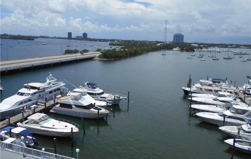 Fantastic Studio With Incredible Bay Views Apartment