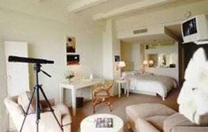 Tides South 5*