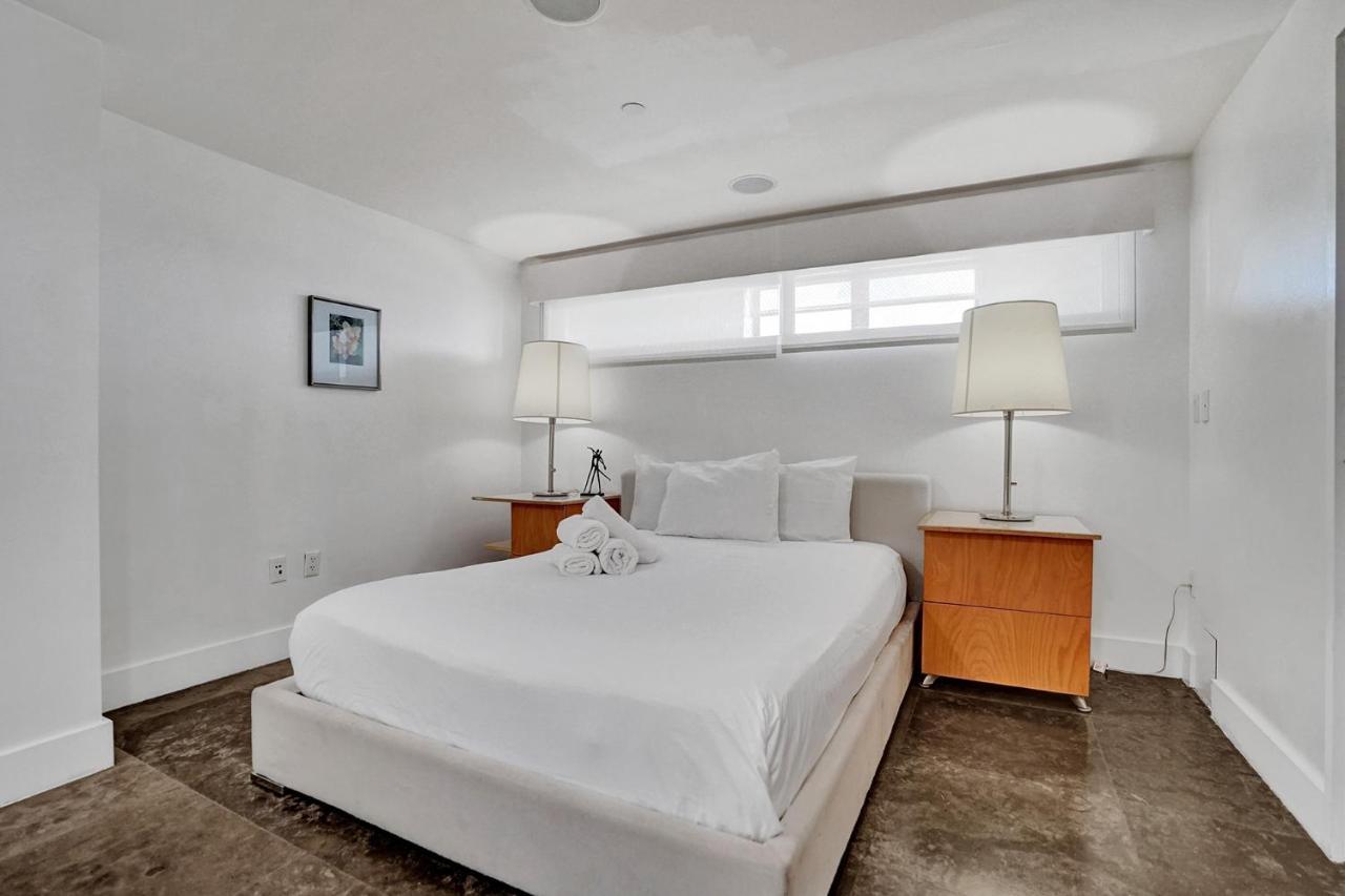 Amazing Two Bedroom Ocean View- Miami Apartment *