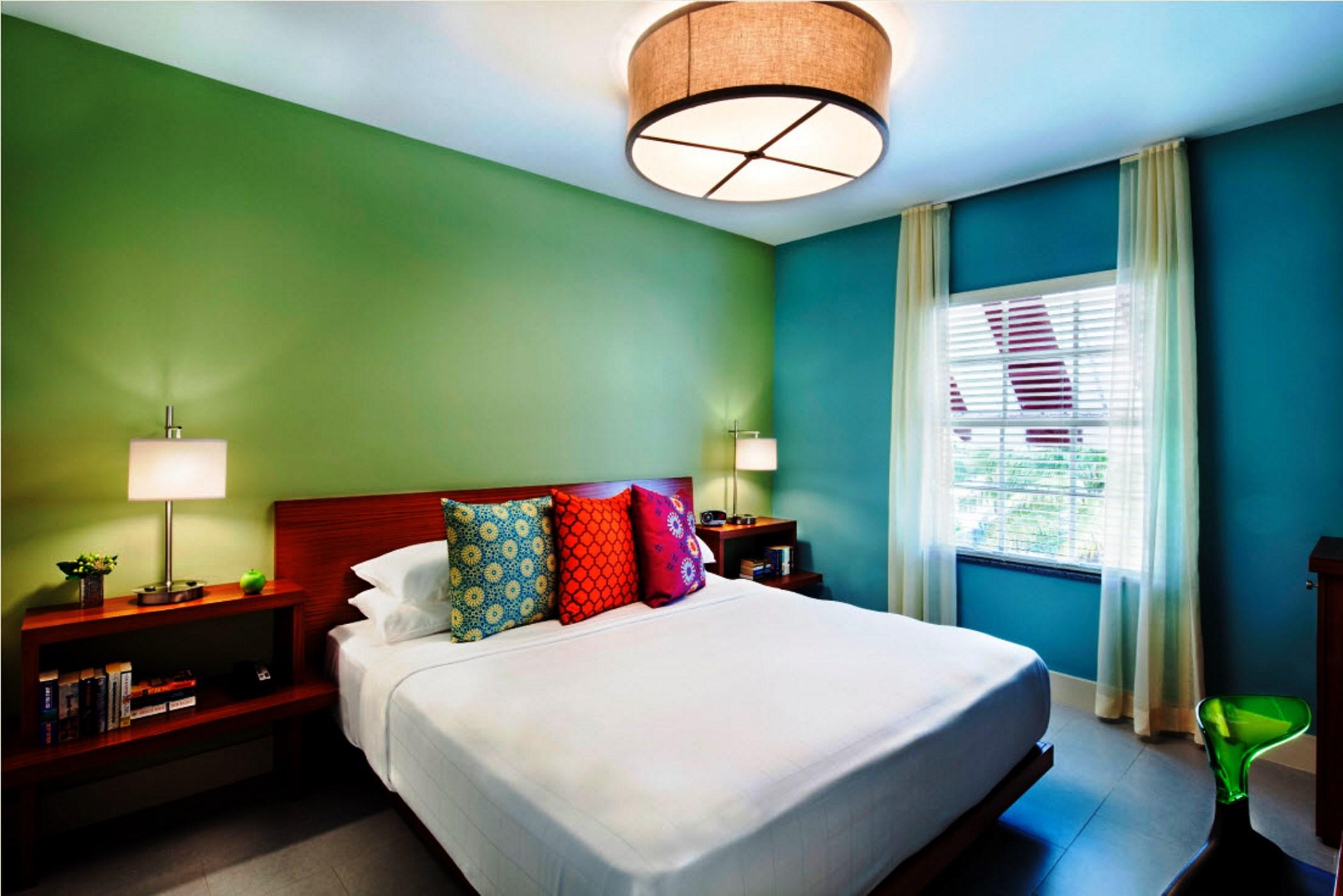 El Paseo Hotel