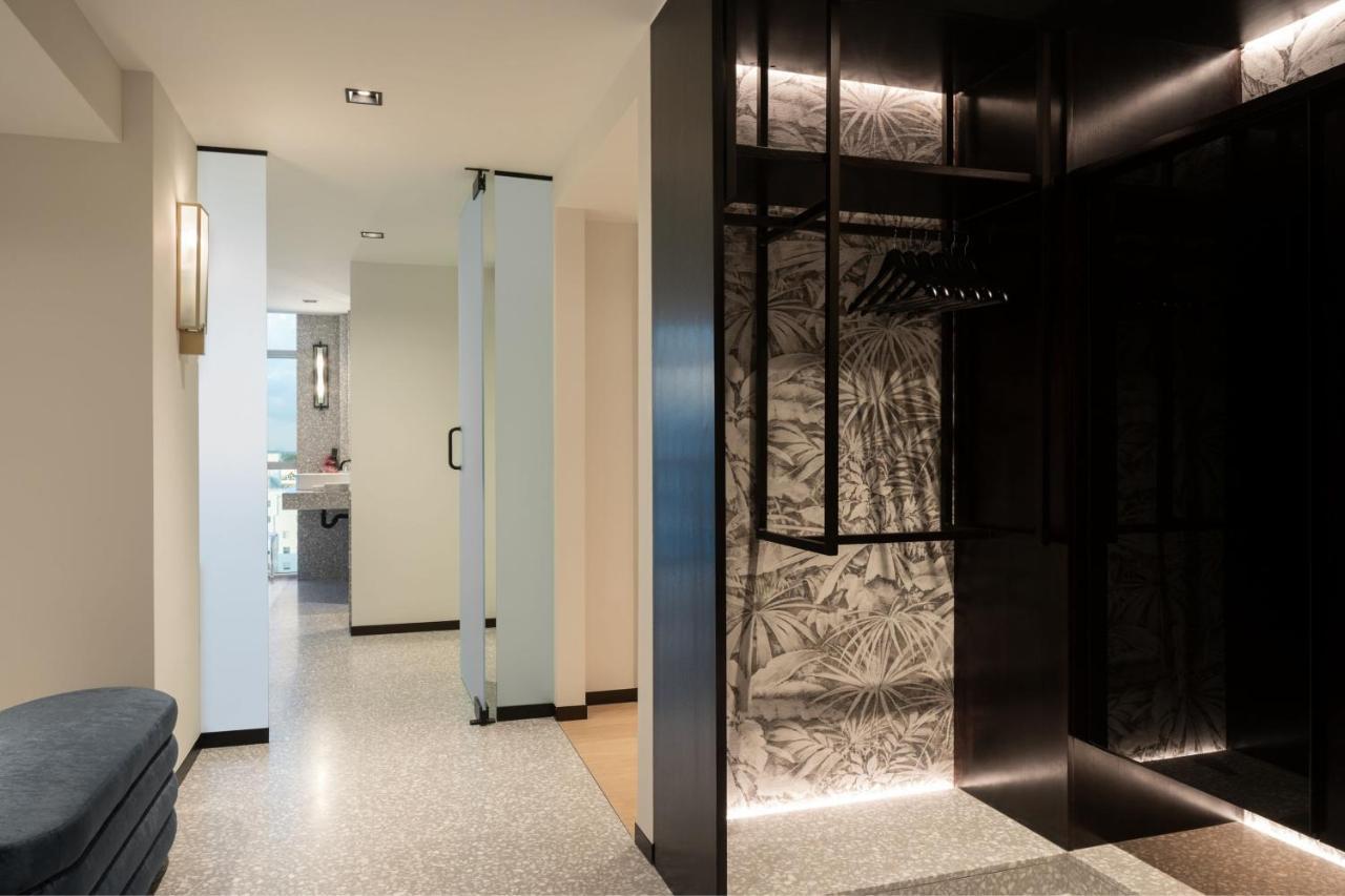The Ritz-carlton, South