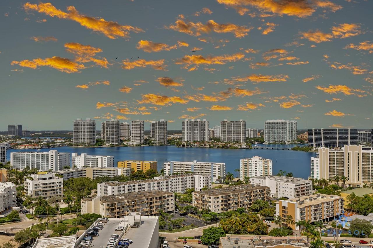 Luxurious Beach Gym Balcony Apartment Miami Beach