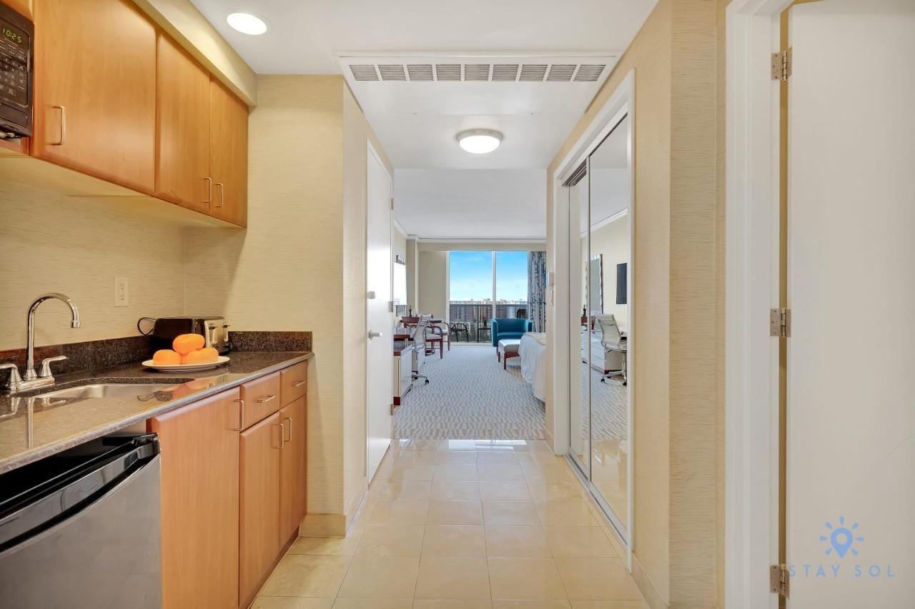 Luxurious Beach Gym Balcony * Miami Beach