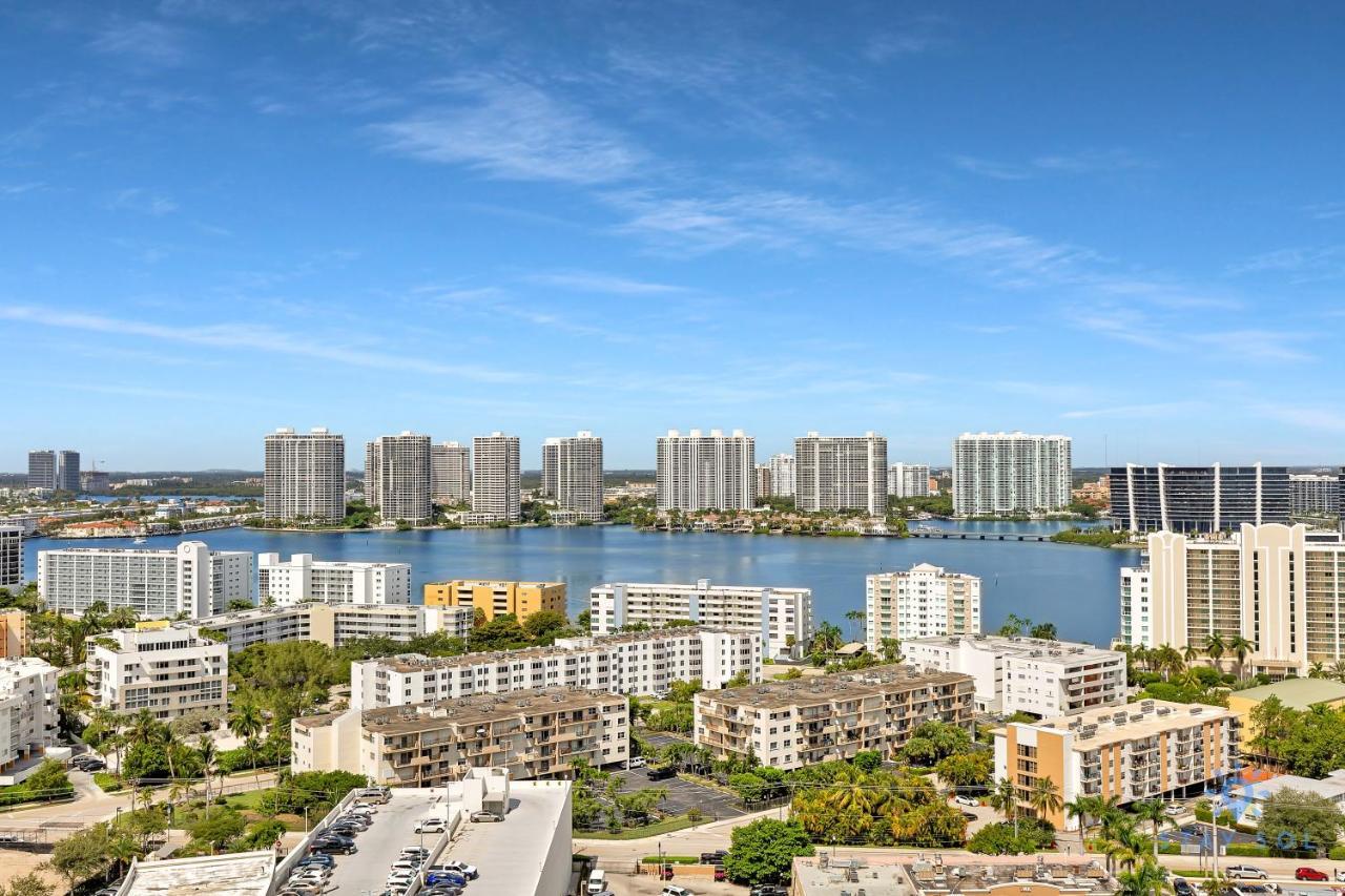 Luxurious Beach Gym Balcony Miami Beach