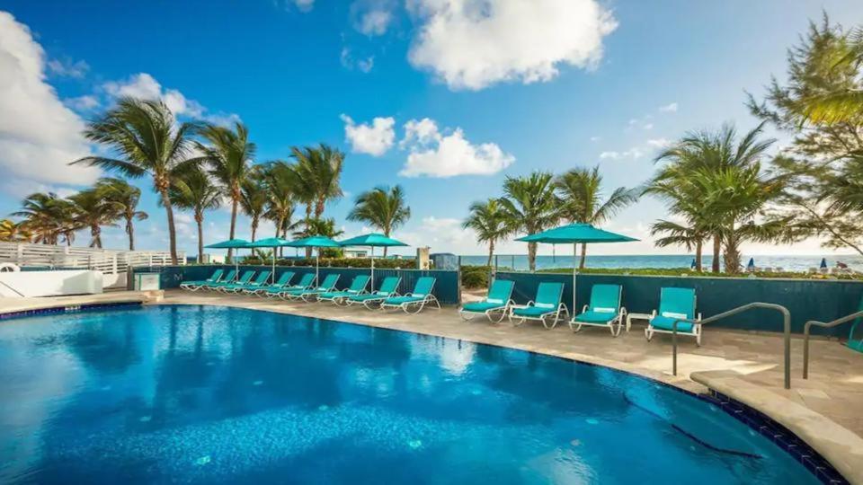 Luxurious Beach Gym Balcony Miami Beach