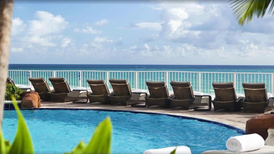 Apartment Luxurious Beach Gym Balcony