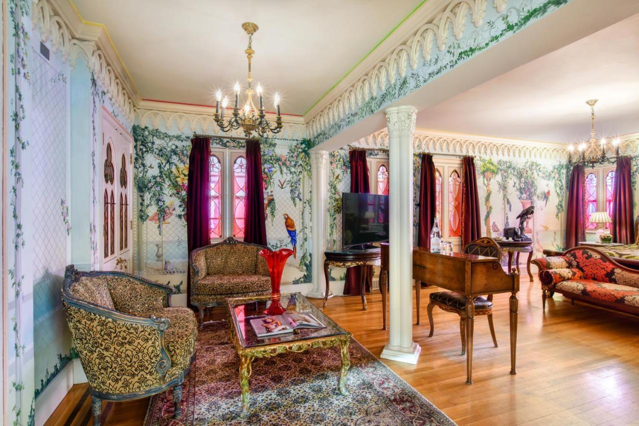 The Casa Casuarina 4*
