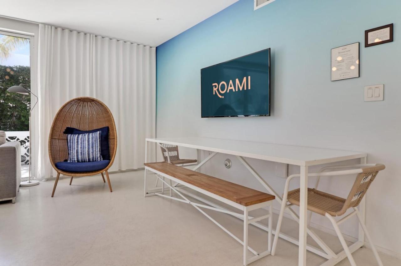 Apartment Roami At 250 Collins *