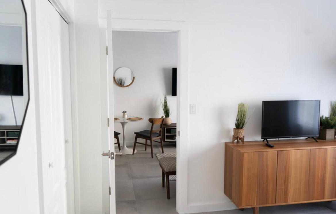 Apartment Newely Remodeled Only 1 Min To The Beach! *