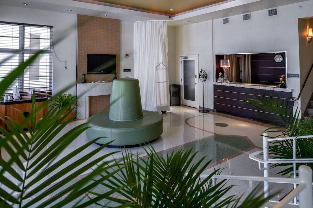 Hilton Vacation Club Crescent On South Miami Hotel