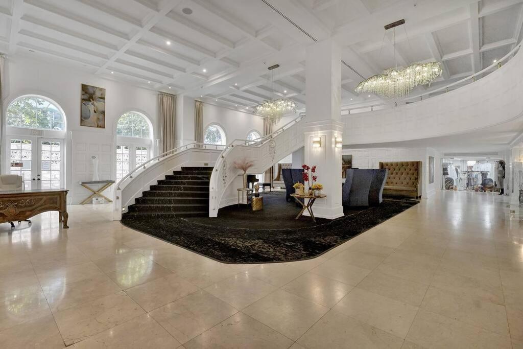 2bd 2ba Miami W Service *