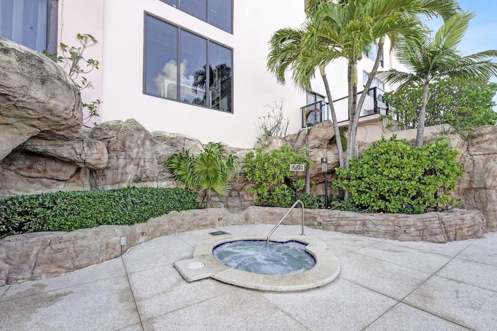 2bd 2ba Miami W Service * Miami Beach
