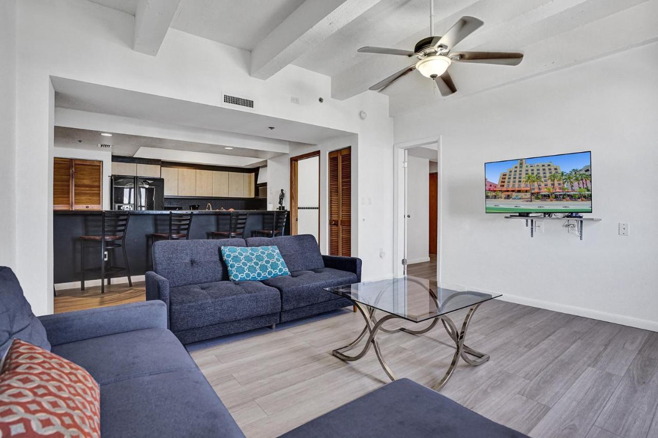 Amazing Two Bedroom Ocean View- Miami Apartment *