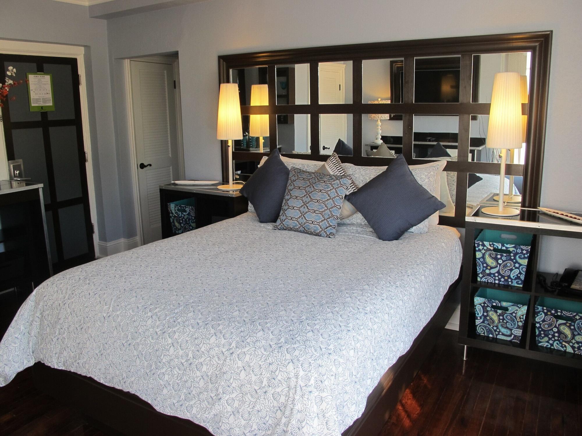 Colony Hotel