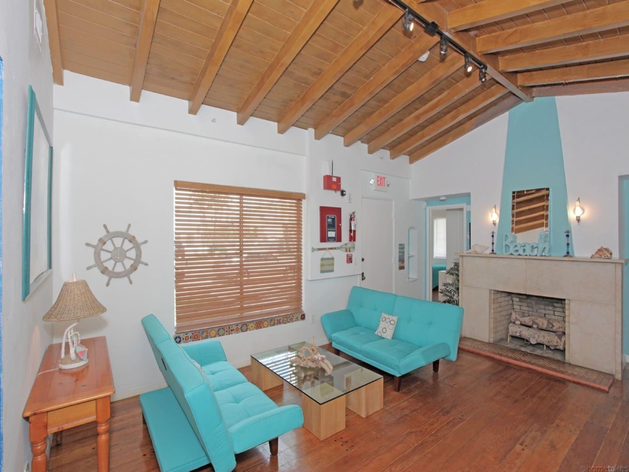 Bikini Hostel, Cafe & Beer Garden (adults Only) * Miami Beach