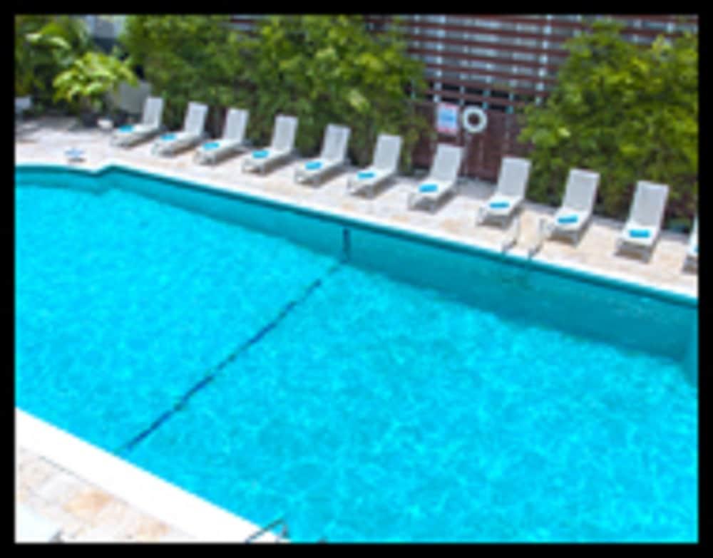 Dorchester & Hotel 3*