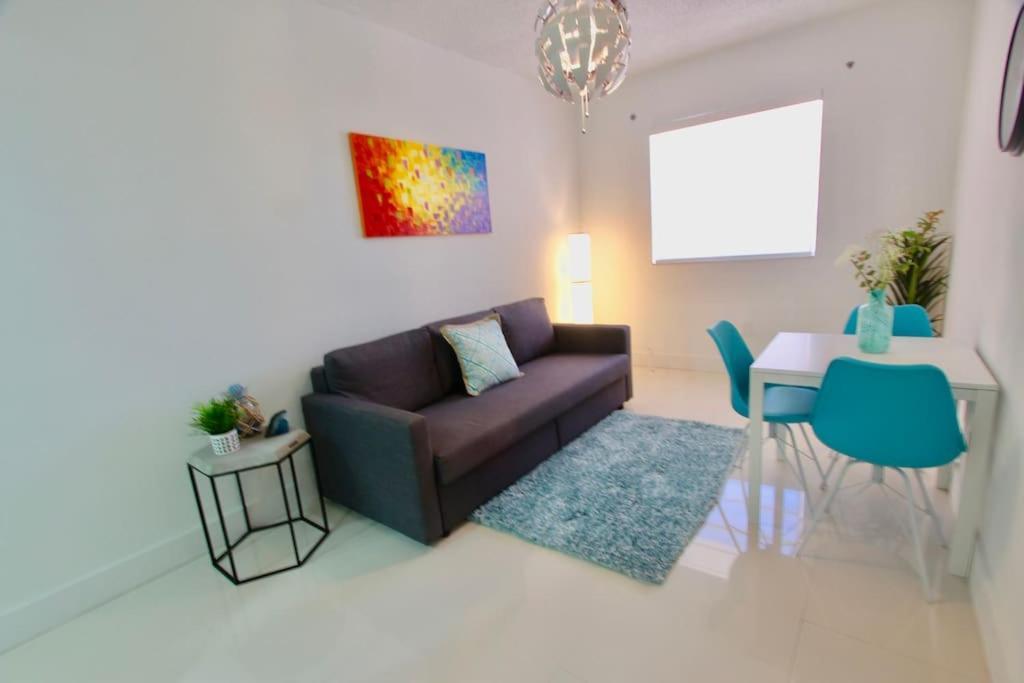 Apartment Modern 1/1, Half A Block From The Ocean *