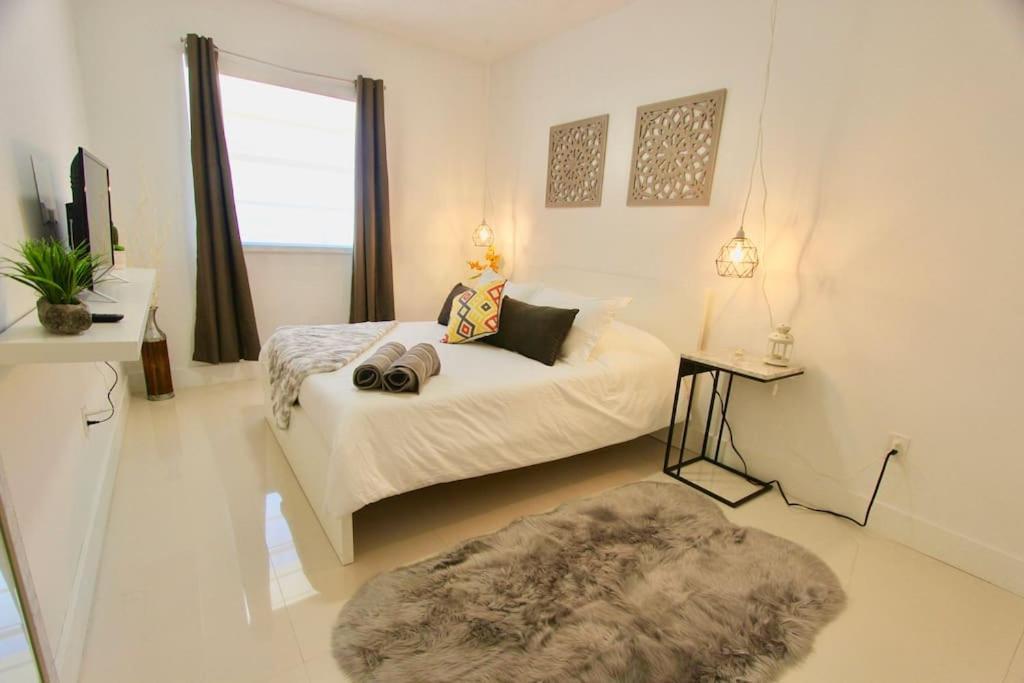 Modern 1/1, Half A Block From The Ocean * Miami Beach