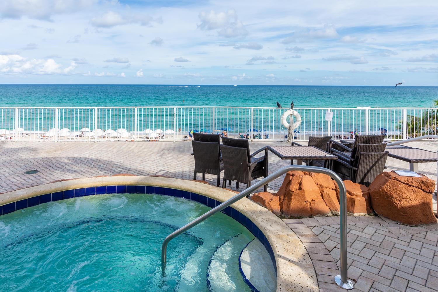 Apartment Trump Intl 2 Bedroom 1600 Sf Ocean And Bay View Miami Beach