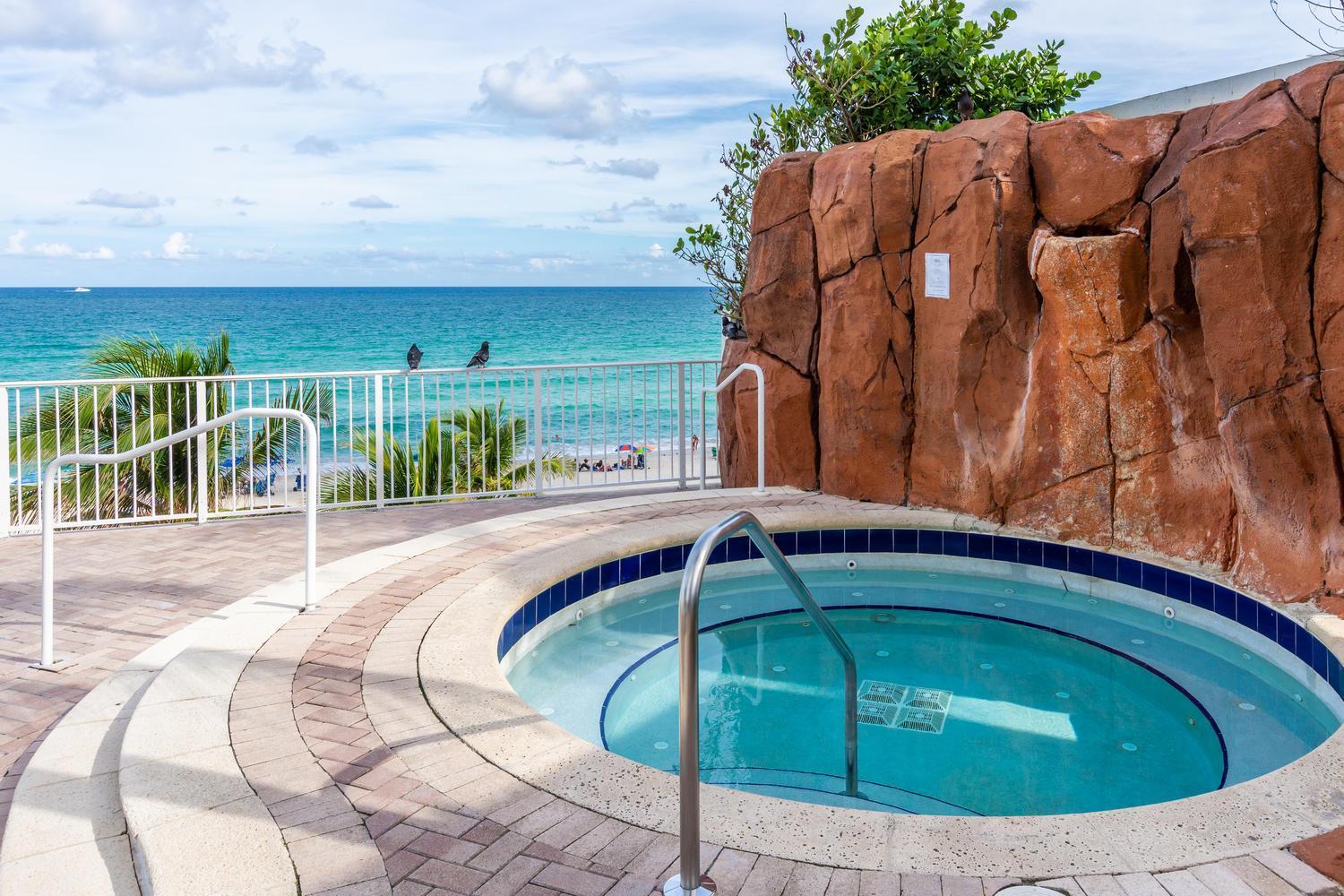 Apartment Trump Intl 2 Bedroom 1600 Sf Ocean And Bay View Miami Beach