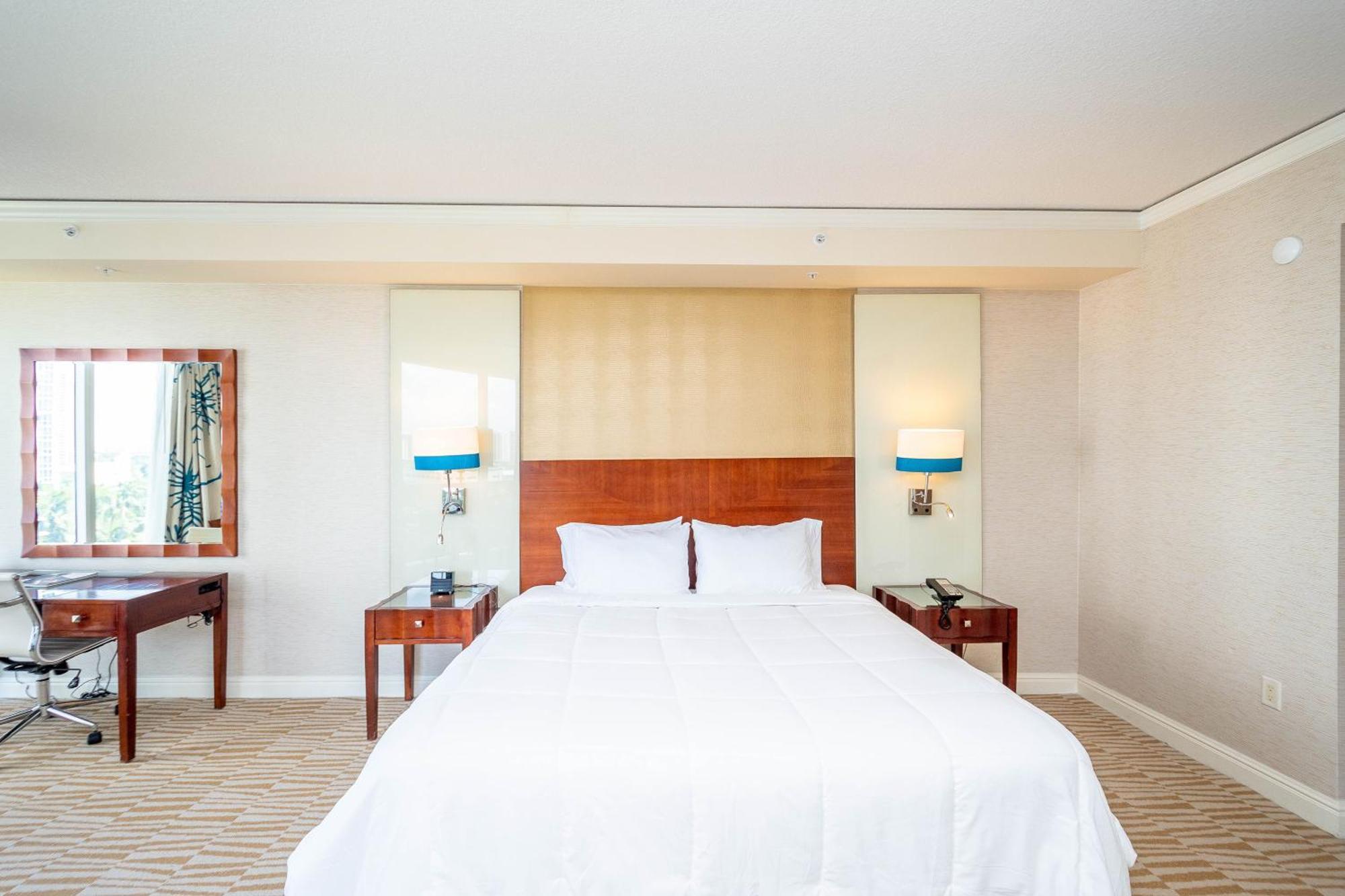 Apartment Trump Intl 2 Bedroom 1600 Sf Ocean And Bay View *