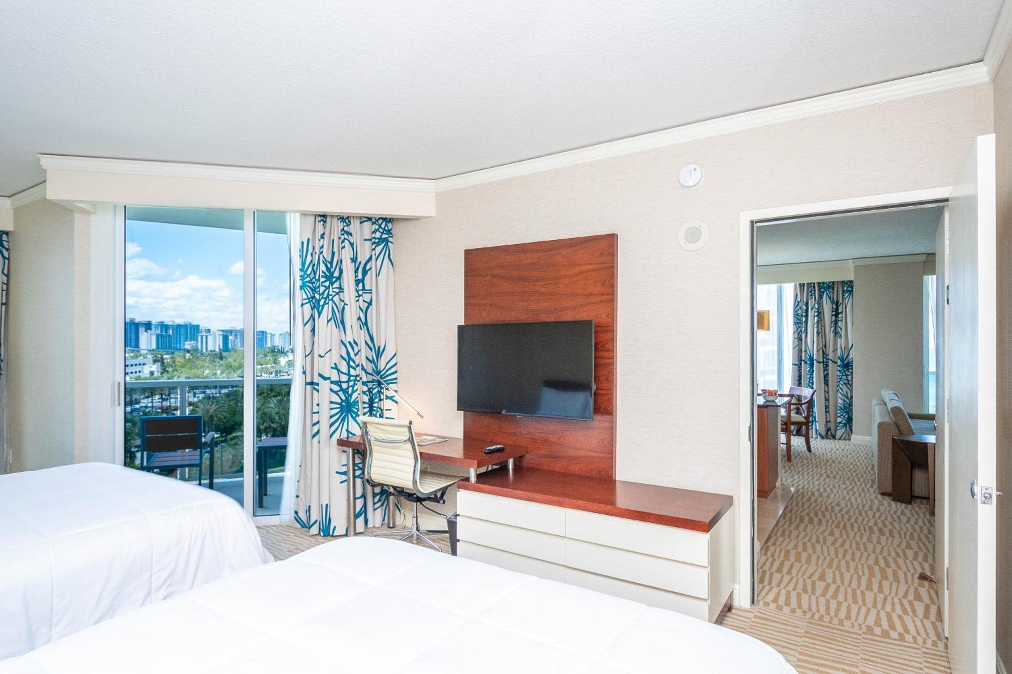 Trump Intl 2 Bedroom 1600 Sf Ocean And Bay View * Miami Beach